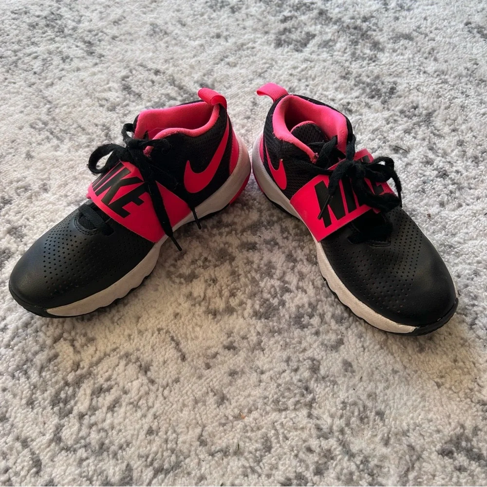 Nike KidsTeam Hustle Basketball Shoe pink size 4.5Y